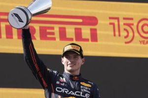 Expiloto de Ferrari cuestionó la calidad de Checo Pérez: "Nadie puede batir a Max Verstappen"