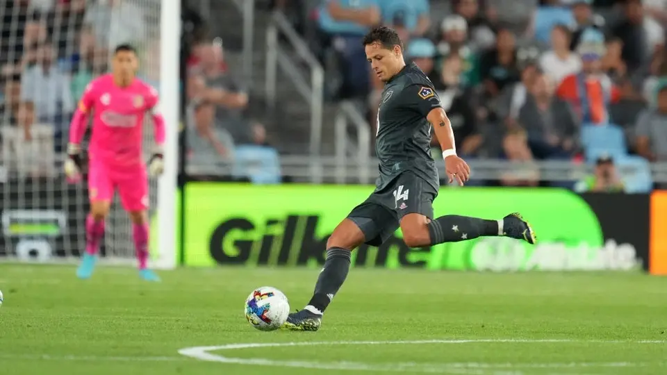 Chicharito Hernández sufre rotura de ligamentos; se perderá el resto de la temporada con Galaxy