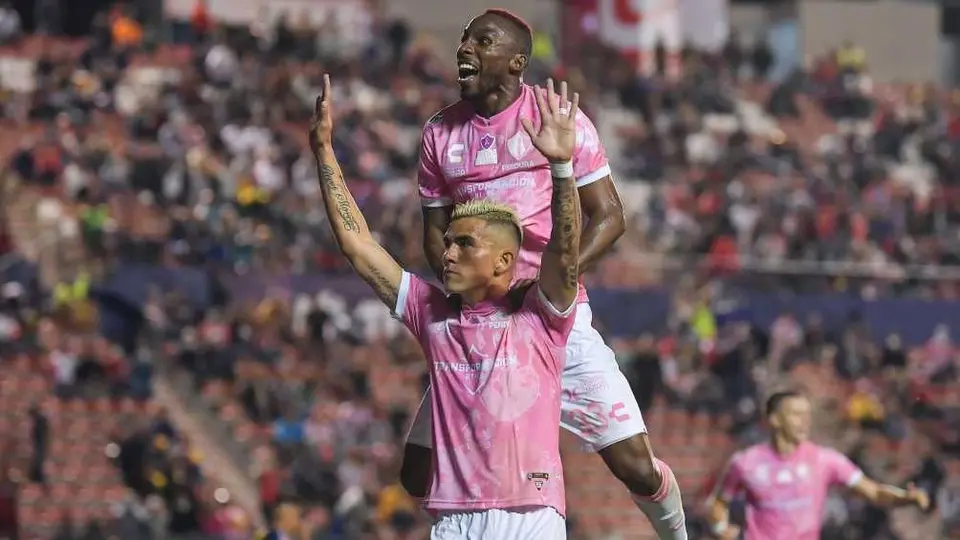 Luis 'Hueso' Reyes pide a Julián Quiñones naturalizarse y jugar con el Tricolor