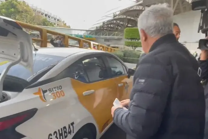 Tuca Ferretti, nuevo DT del Cruz Azul, se fue en taxi a las oficinas de La Máquina