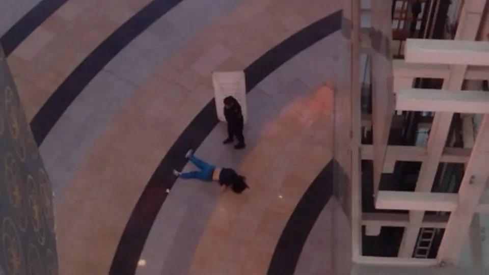 Mujer cae de segundo piso de Plaza Fórum Buenavista; testigos afirman fue un suicidio