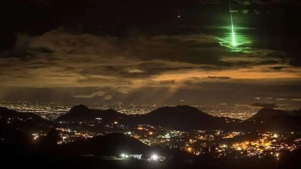 ¿Llegó el fin del mundo? Meteorito cae en Australia creando una luz verde en el cielo