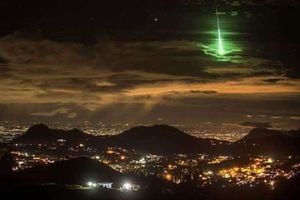 ¿Llegó el fin del mundo? Meteorito cae en Australia creando una luz verde en el cielo