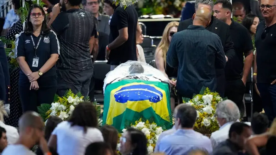 Pelé: Miles de fanáticos despiden a O'rei en su funeral