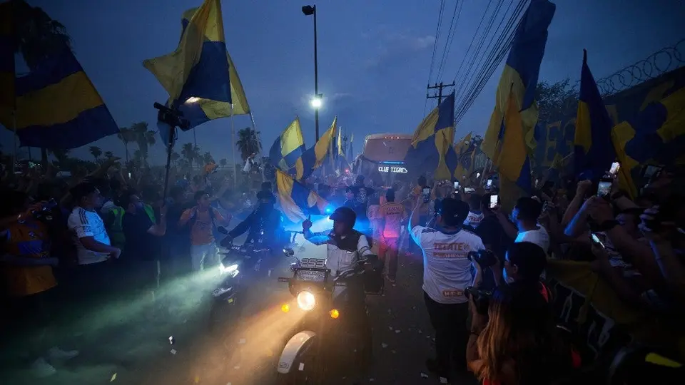 Tigres vs Toluca: Fan universitario sufrió lesión tras explosión de cohetón en recibimiento al club