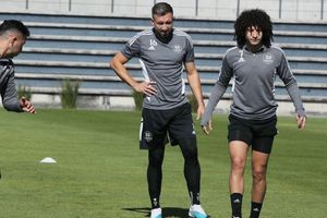 Héctor Herrera regaló máscaras de lucha libre y tacos al pastor a compañeros del Dynamo