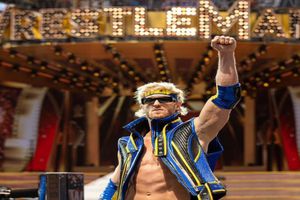 Logan Paul renovó contrato con WWE