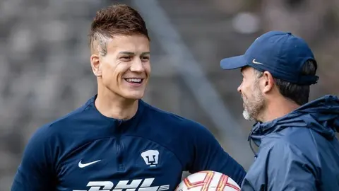 Pequeño aficionado de Pumas 'explotó' de alegría tras autógrafo de su ídolo