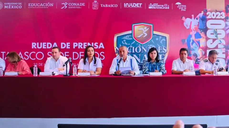 ¿Confusión o burla? Maestro de ceremonias llama 'Con Hambre' a la CONADE