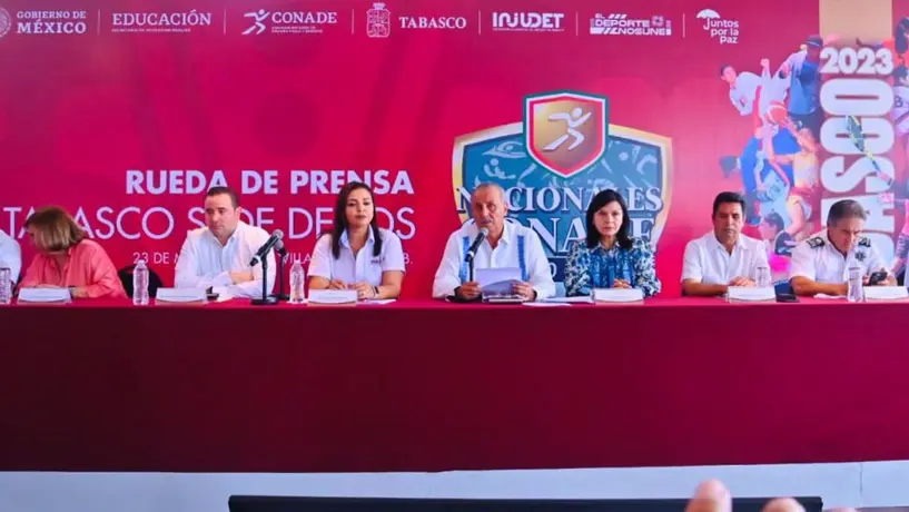 ¿Confusión o burla? Maestro de ceremonias llama 'Con Hambre' a la CONADE