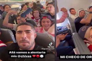 Jair Pereira y aficionados de Chivas cantaron 'Te deseo lo mejor' en pleno avión
