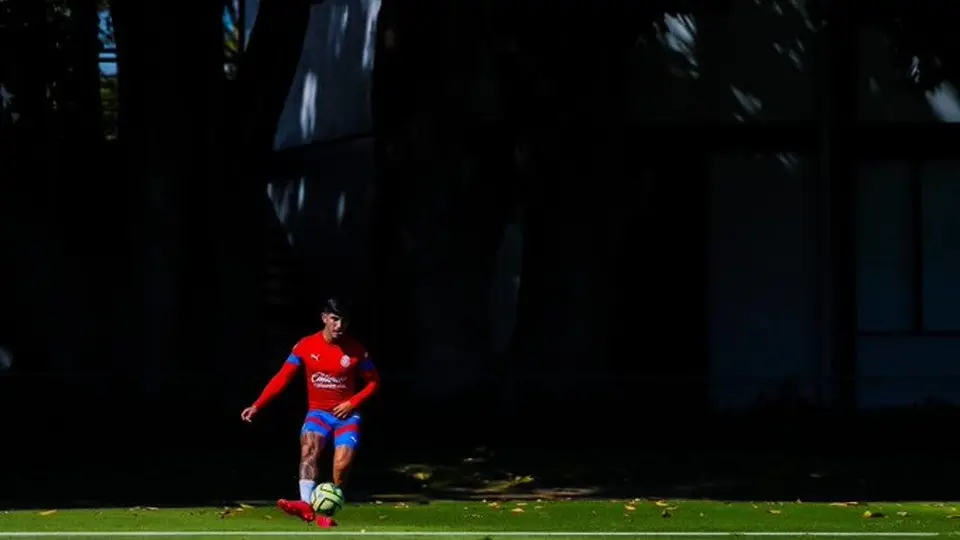 Veljko Paunović sobre Víctor Guzmán: 'Es uno de los líderes de Chivas'