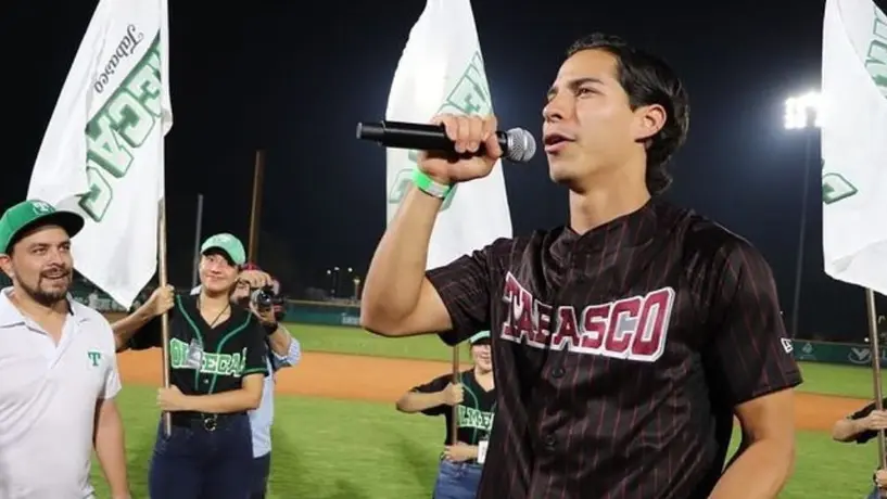 Diego Lainez lanzó la primera pelota con los Olmecas de Tabasco