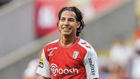 Diego Lainez se vuelve a quedar fuera de la convocatoria del Braga