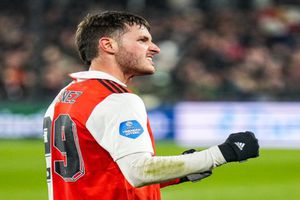 Santiago Giménez: ¿Por qué lo llenaron de nuevas felicitaciones?