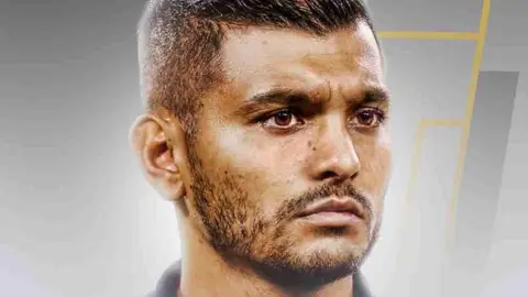 Tecatito Corona y Raúl Jiménez estrenan equipo de eSports