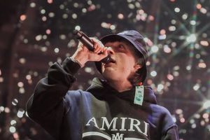 ¡Lujos que dan gusto! Peso Pluma presumió su nueva sonrisa millonaria