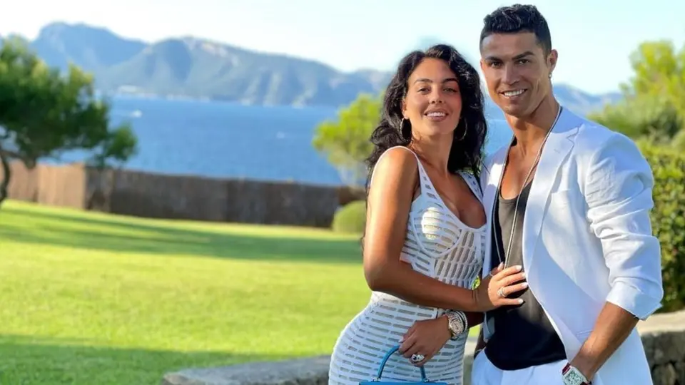 Cristiano Ronaldo: Georgina le regaló a CR7 un nuevo 'juguete' para su colección de autos