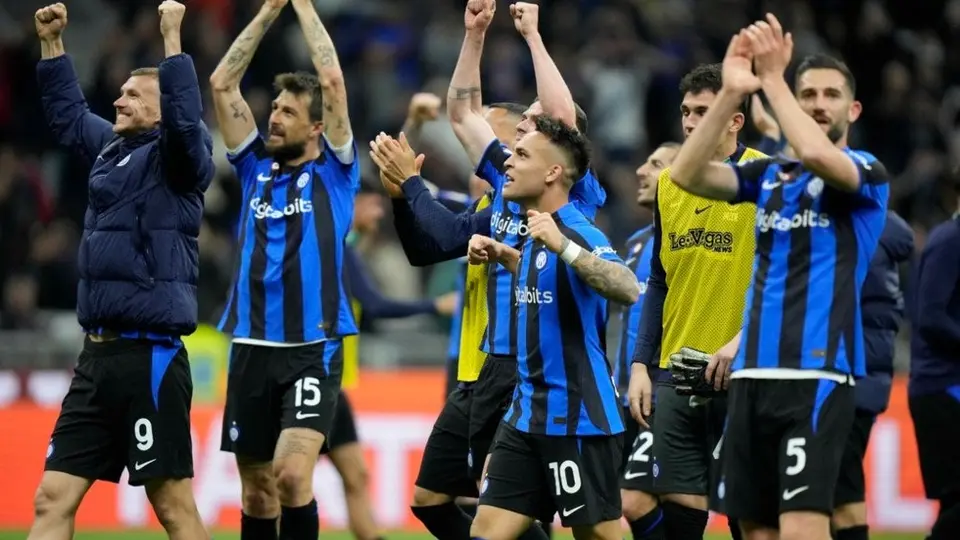 El Inter derrota por la mínima a la Juve y sueña con el triplete