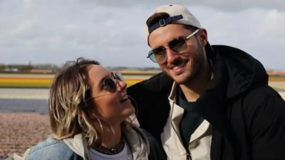 ¿Se va del Feyenoord? Novia de Santi Giménez 'da pistas' del futuro del Bebote