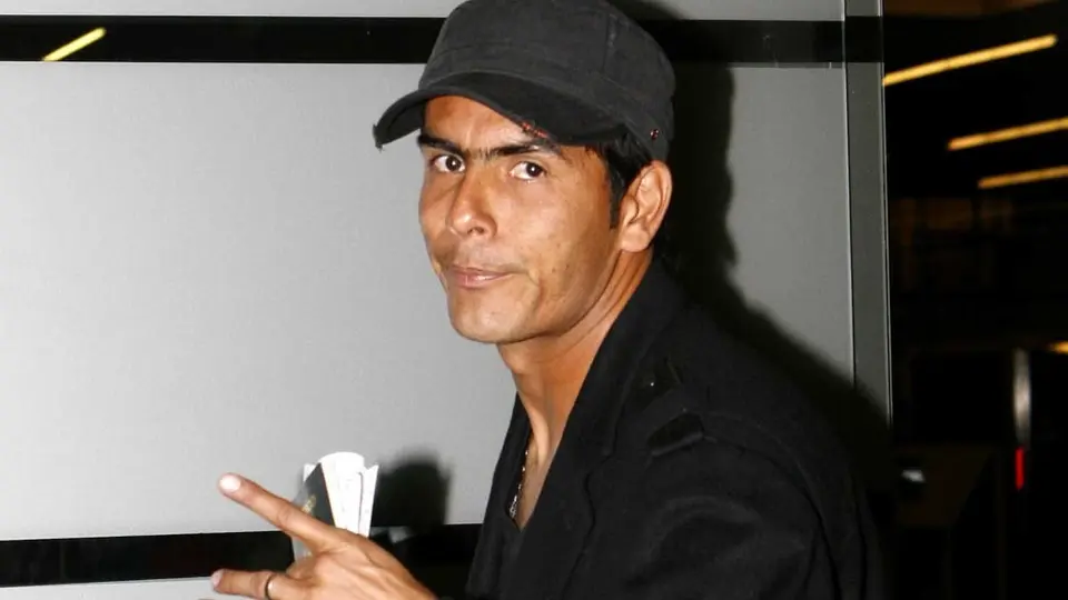 Oswaldo Sánchez es duramente criticado en redes por ser "porrista" de Chivas