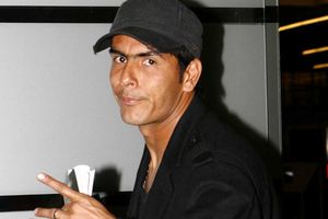 Oswaldo Sánchez es duramente criticado en redes por ser "porrista" de Chivas