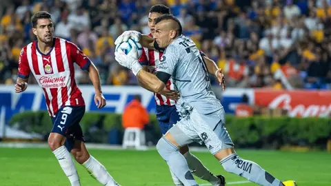 Chivas: ¿Agresión de Nahuel Guzmán a 'Pocho' Guzmán?