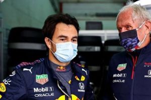 Helmut Marko 'explota' contra Checo Pérez y lo culpa por su accidente en Australia: "Estaba inseguro"