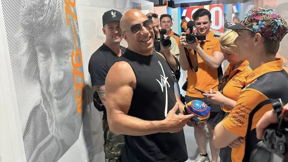Vin Diesel coqueteó con reportera de Fox Sports previo al Gran Premio de Miami