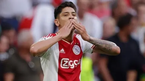 Edson Álvarez: El Machín sigue en el radar del Chelsea, según prensa inglesa