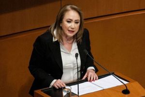 Yasmín Esquível: Presunto plagio no podrá ser aclarado por la UNAM