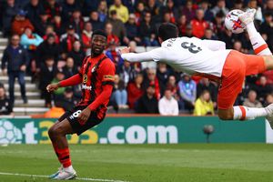 Premier League: Pablo Fornals hace tremendo golazo de 'escorpión' y lo celebra... ¡Llorando!
