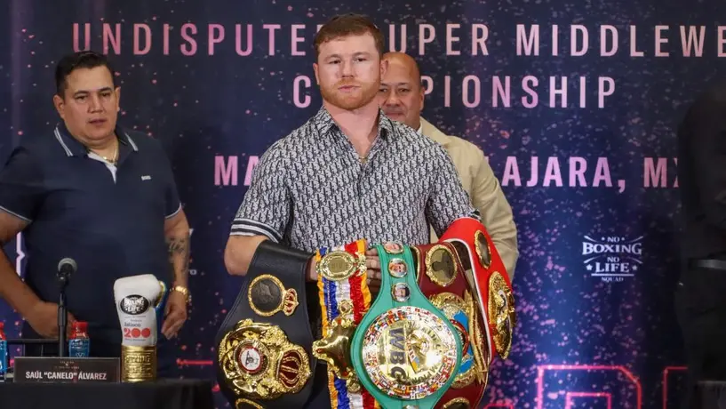 Canelo sobre posible enfrentamiento con Benavidez: "No es mi problema que no tengan nada más de qué hablar"