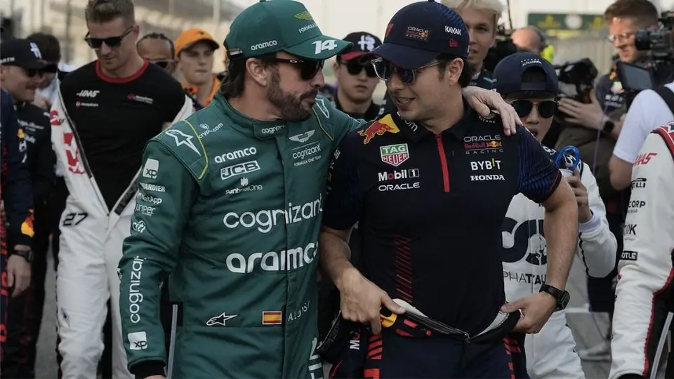 Checo Pérez y Red Bull se volvieron a burlar de los Aston Martin por 'copiones'