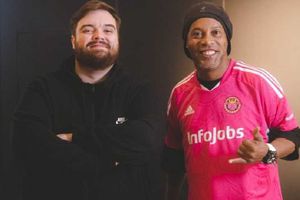 Ronaldinho y el increíble sueldo que Piqué le paga en cada partido de la Kings League