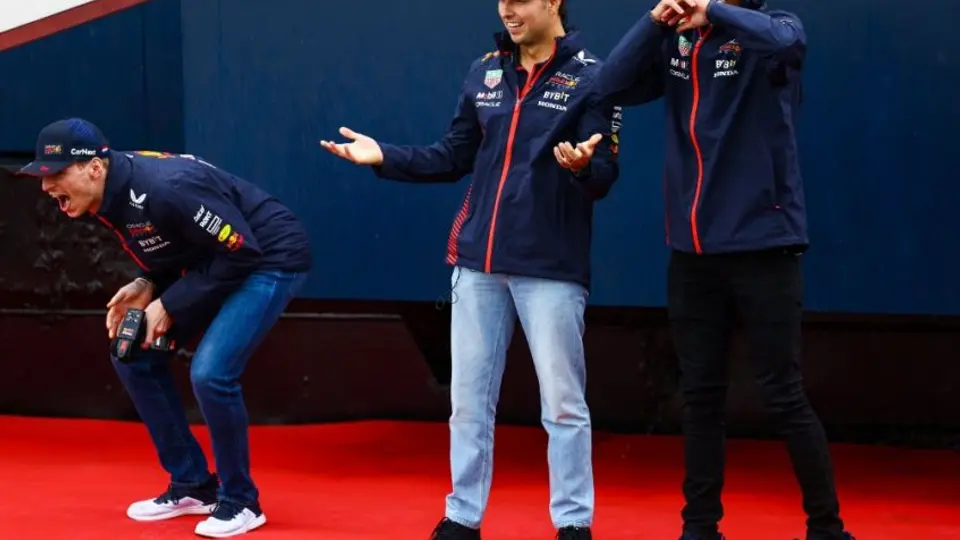 Checo Pérez y Daniel Ricciardo se burlaron de Max Verstappen por su parecido a una caricatura