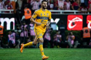 Tigres: Gignac mostró ser un hombre de fe y enterró un rosario en el Akron previo a la Gran Final
