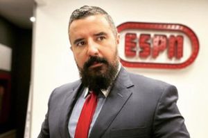 Álvaro Morales se burla de Guillermo Ochoa por la goliza de Salernitana