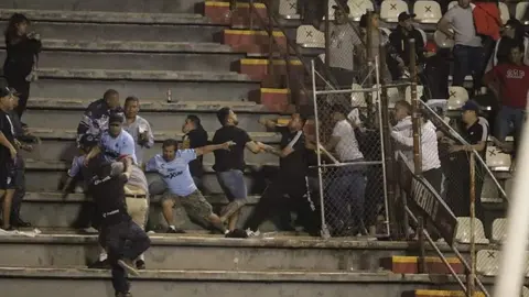 Violencia en Zacatecas entre fans de la UAZ y Tampico Madero deja saldo de 7 lesionados