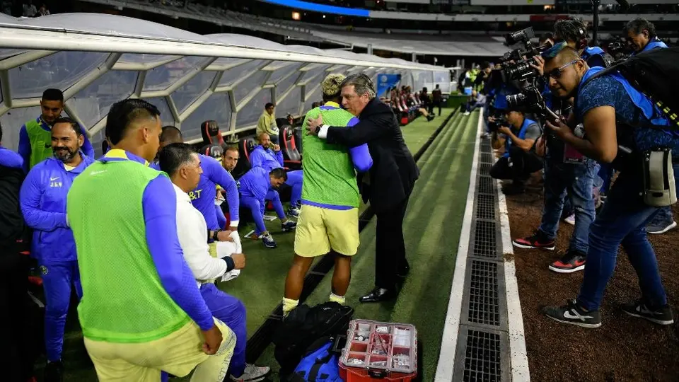 Xolos: Miguel Herrera se equivoca y casi se mete al vestidor de América