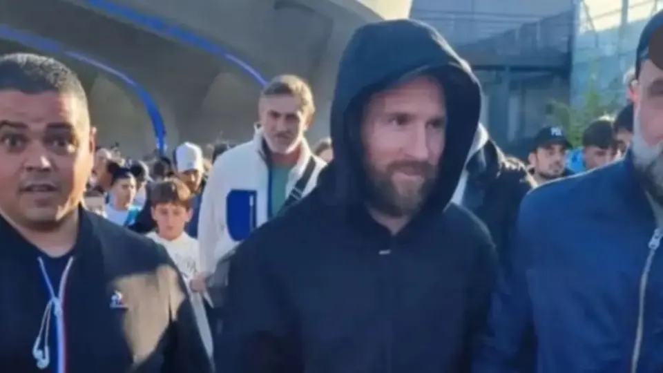 Lionel Messi visitó Disneyland París en compañía de su esposa e hijos
