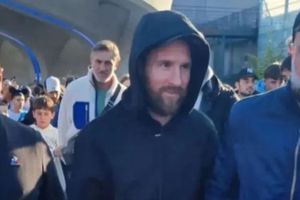 Lionel Messi visitó Disneyland París en compañía de su esposa e hijos