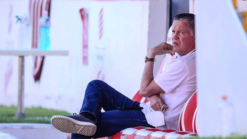 Ricardo Peláez critica a seleccionados por uso de celular y en redes no lo perdonan