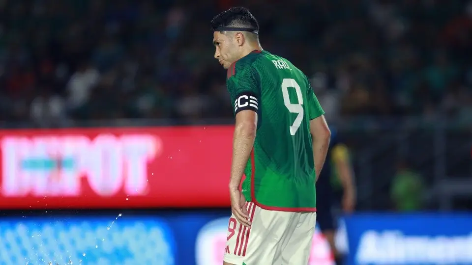 Raúl Jiménez será operado de la pierna y dejará la concentración del Tri