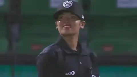 Julissa Iriarte, umpire de LMB, rompe en llanto al ver mensaje de su hija en Día de las Madres