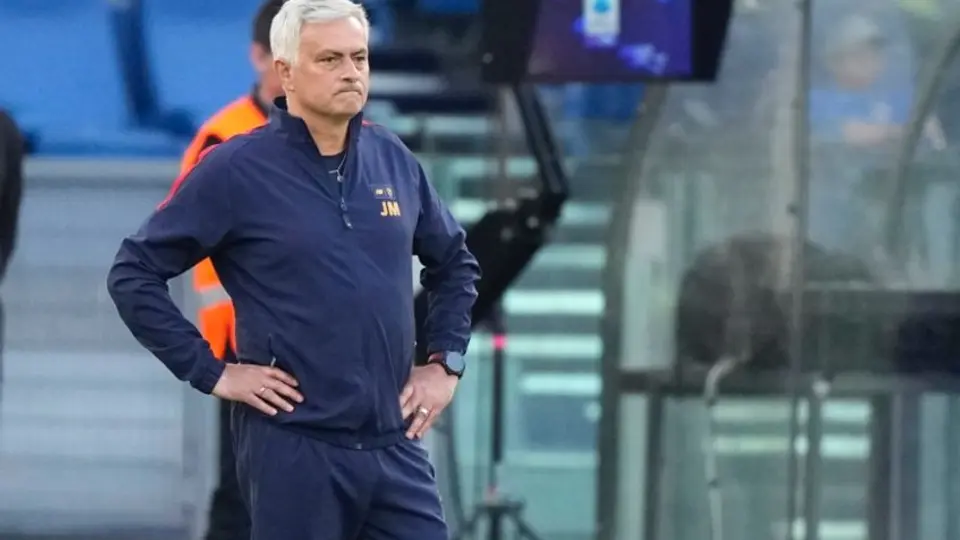 José Mourinho se mantiene con la Roma; niega acercamiento con el PSG