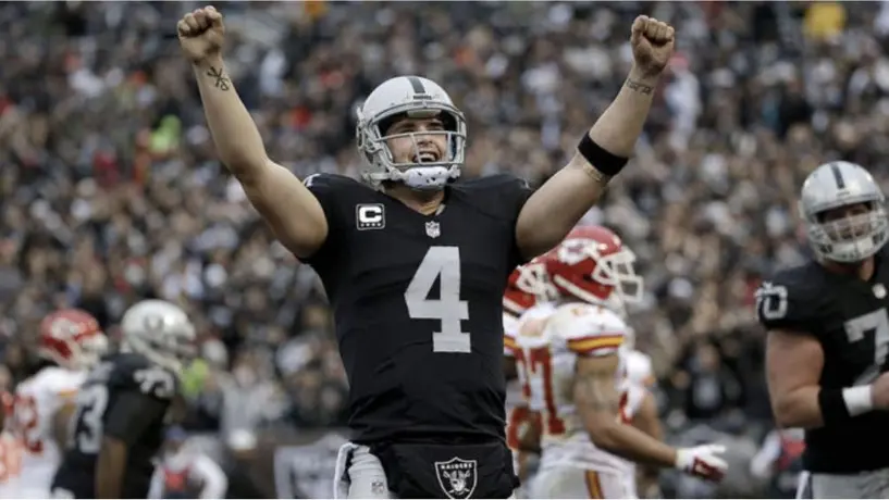 NFL: Derek Carr es el nuevo QB de los Santos de Nueva Orleans