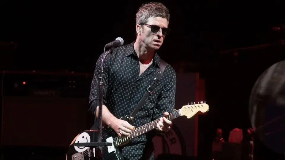 Noel Gallagher celebra la Champions del Man City cantando con aficionados en un pub