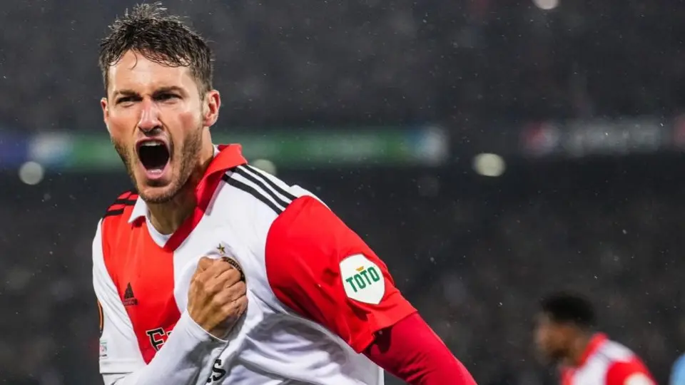 Santi Giménez: Prensa neerlandesa confía que el mexicano será máximo goleador