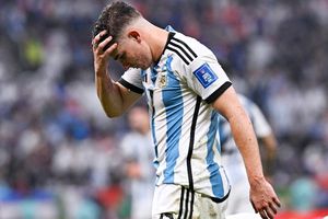 Novia de Julián Álvarez limita fotos con el Campeón del Mundo a niños y la revientan en redes